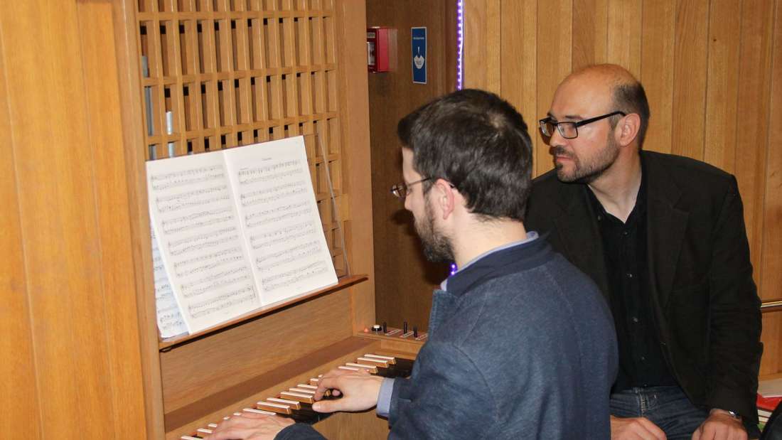 Zur Einweihung der neuen Orgel in der JVA Hünfeld waren Rotarier aus Bad Hersfeld gekommen. Es spielten unter anderem Bezirkskantor Sebastian Bethge und Gefängnispfarrer Andreas Leipold.