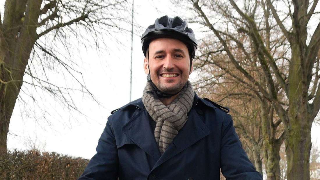 OB-Kandidat Jonathan Wulff von der SPD kommt per Fahrradtour mit den Bürgern von Fulda ins Gespräch.