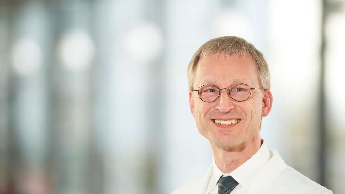 Prof. Dr. Peter M. Kern ist Direktor der Klinik IV am Klinikum Fulda und Experte beim Thema Coronavirus. Im Gespräch mit unserer Zeitung informiert er über Immunisierung, Risiken und das bevorstehende Weihnachtsfest mit SARS-COV-2.